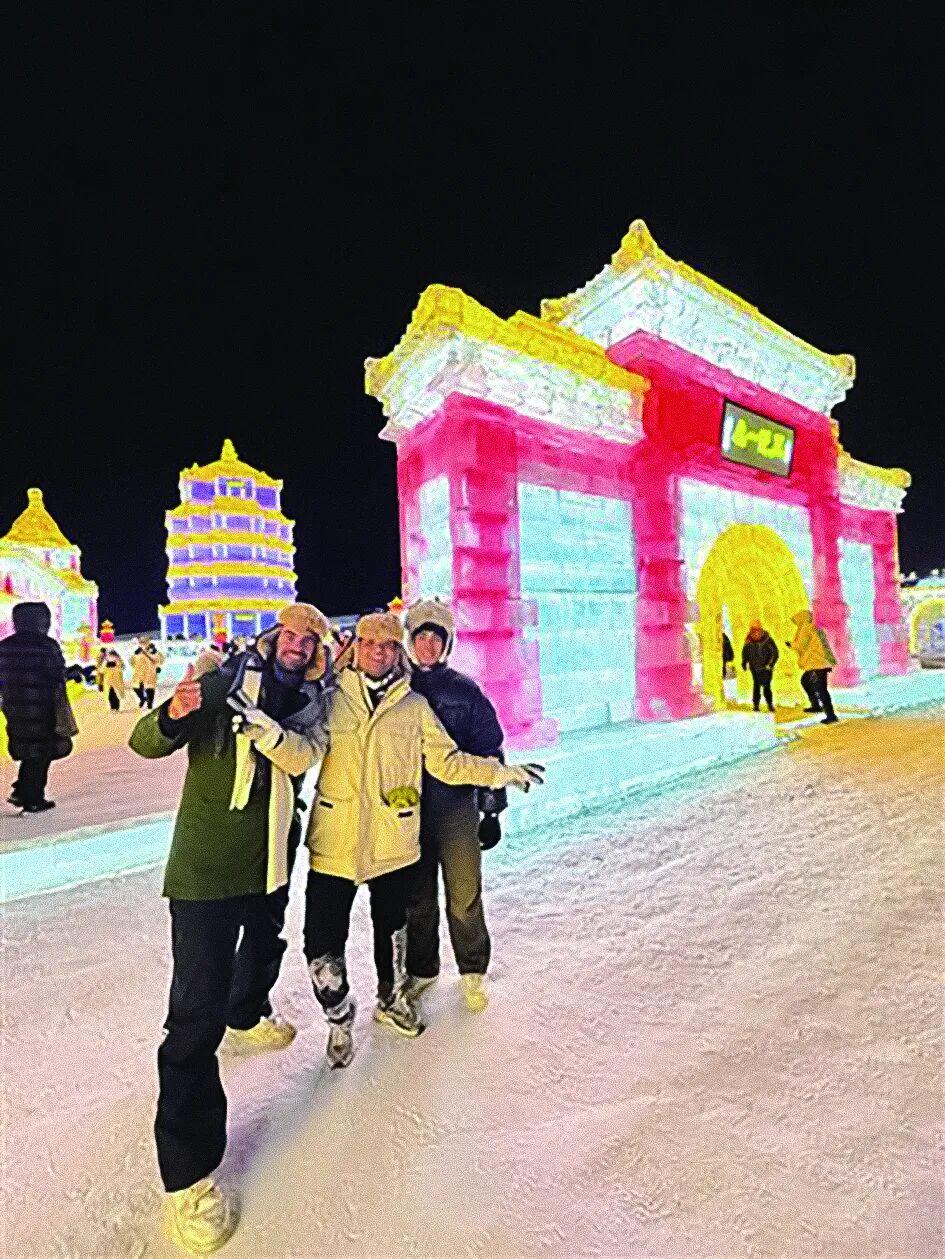 被两个老外拐跑的出租车司机